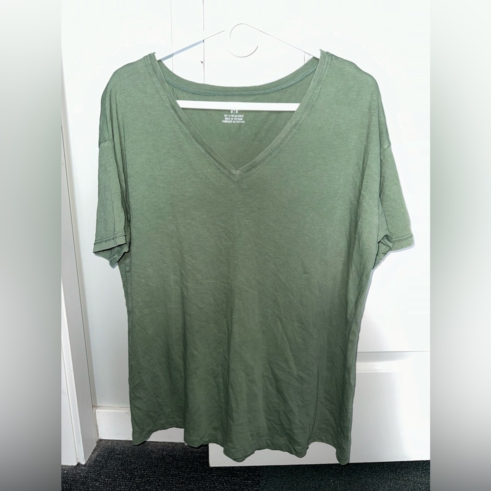 green American Eagle v neck tee